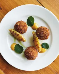 Pochoutka v The Emakoko