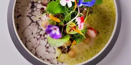 Brokolice, salsa verde, letní salát, beurreblanc