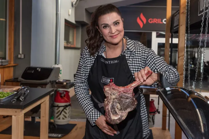 Setkání gurmánů: známé tváře se učily grilovat